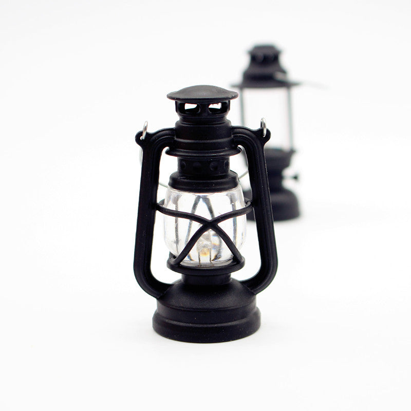1/12 Light Up Dollhouse Miniature Kerosene Lantern, Tiny Retro Halloween Christmas Light, Vintage Camp Oil Lamp Prop OB11 Accessory
